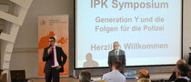 Links: Moderator des Symposiums Herr Dr. Carsten Dübbers, Rechts: Abteilungsleiter Herr Dr. Holger Nimtz
