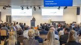 HSPV-Präsident Martin Bornträger begrüßte die Teilnehmenden des Hochschultags 2022 am Studienort Duisburg 