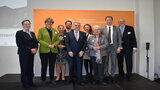NRW-Innenminister Herbert Reul (Mitte) gemeinsam mit den anderen Ehrengästen der Veranstaltung. (Foto: Esther Weber, FHöV NRW)
